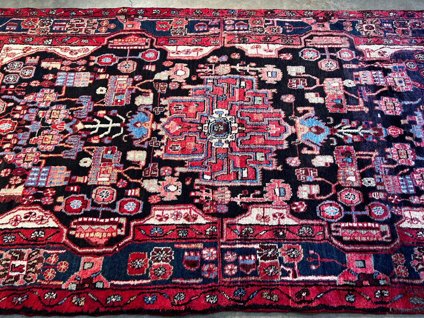 4'9" x 8'8" Hand-Knotted 100% Wool Pile Nahavande Area Rug