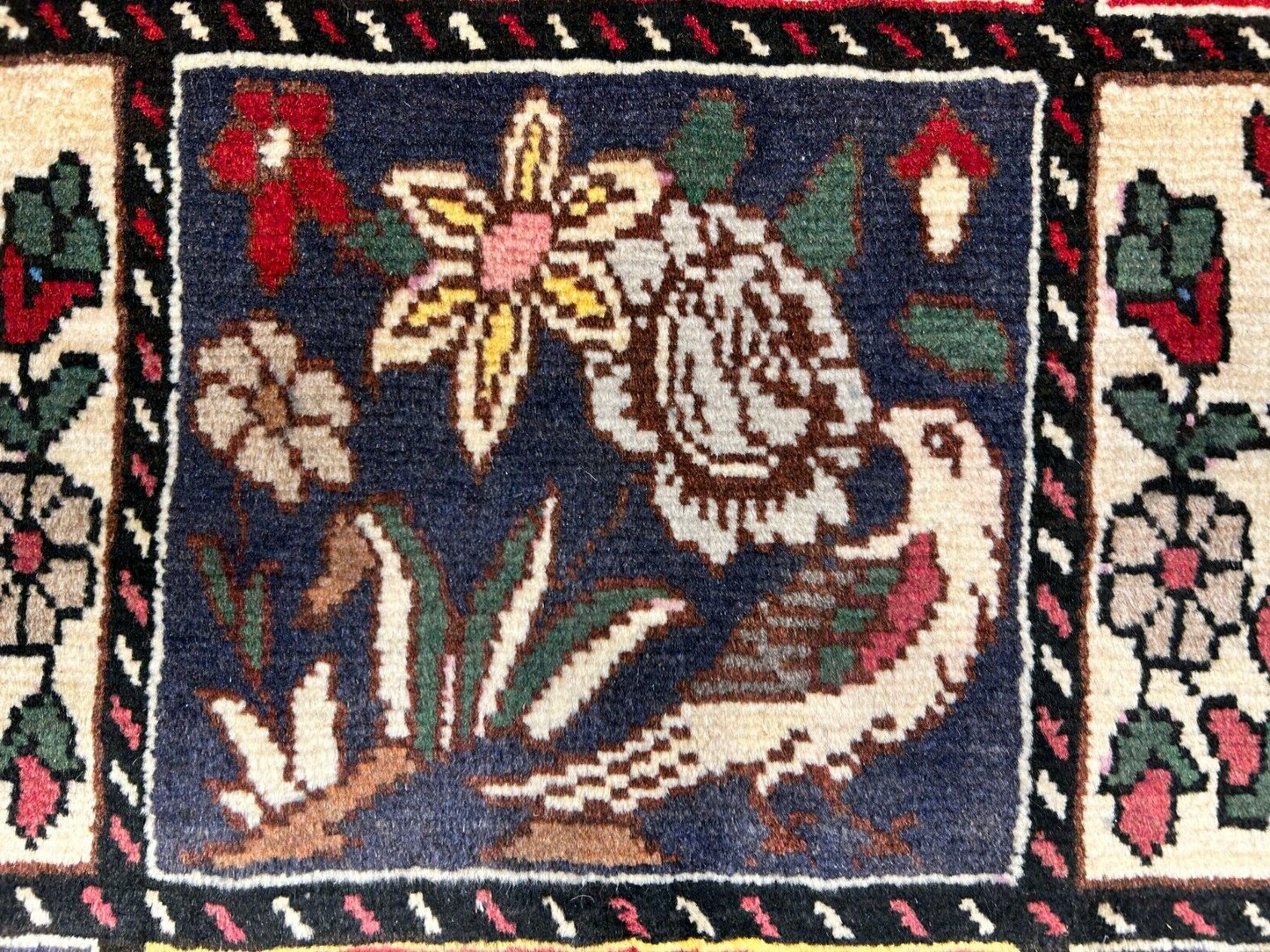 6'9"x9'5" Hand-Knotted 100% Lamb Wool Bakhtiarie Carpet - Area Rug