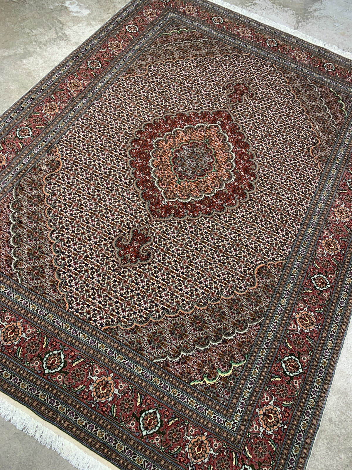 5'1"x6'10" Fine Hand-Knotted Wool & Silk Blend Tabrize Mahi Carpet - Area Rug