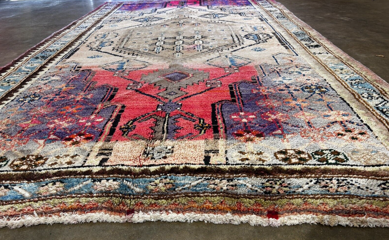 5'1" x 8'10" Hand-Knotted 100% Lamb Wool Carpet - Mousele Area Rug