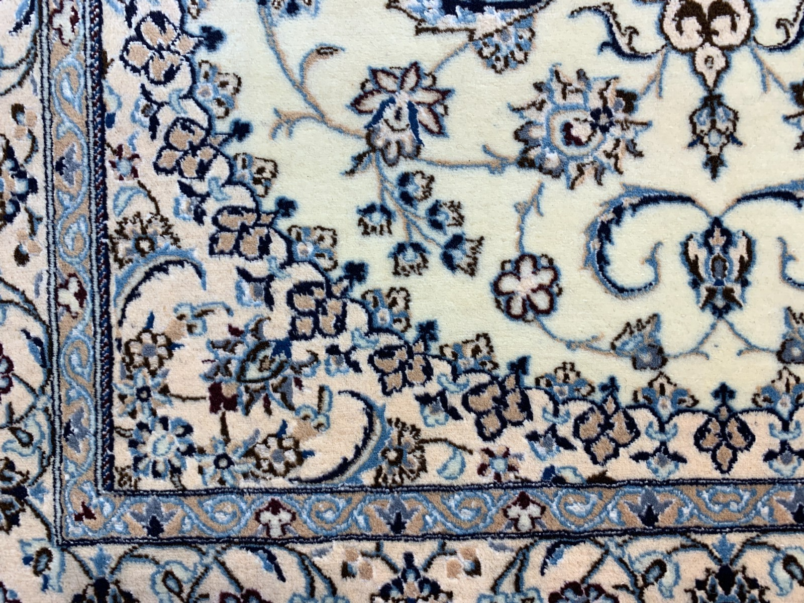 3'3"x4'11'' Very Fine Hand-Knotted Silk & Wool Naine Area Rug - Carpet