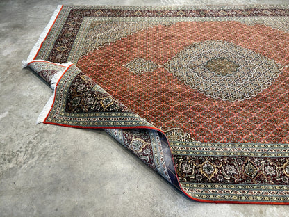 6'6"x9'6" Fine Hand-Knotted Wool & Silk Blend Tabrize Mahi Carpet - Area Rug