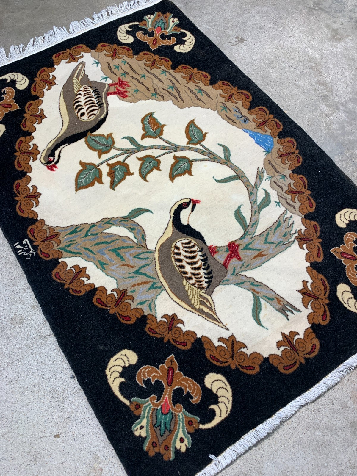 2'1"x3'1" Very Fine Hand-Knotted 100% Wool Pile Pictorial Qume Rug