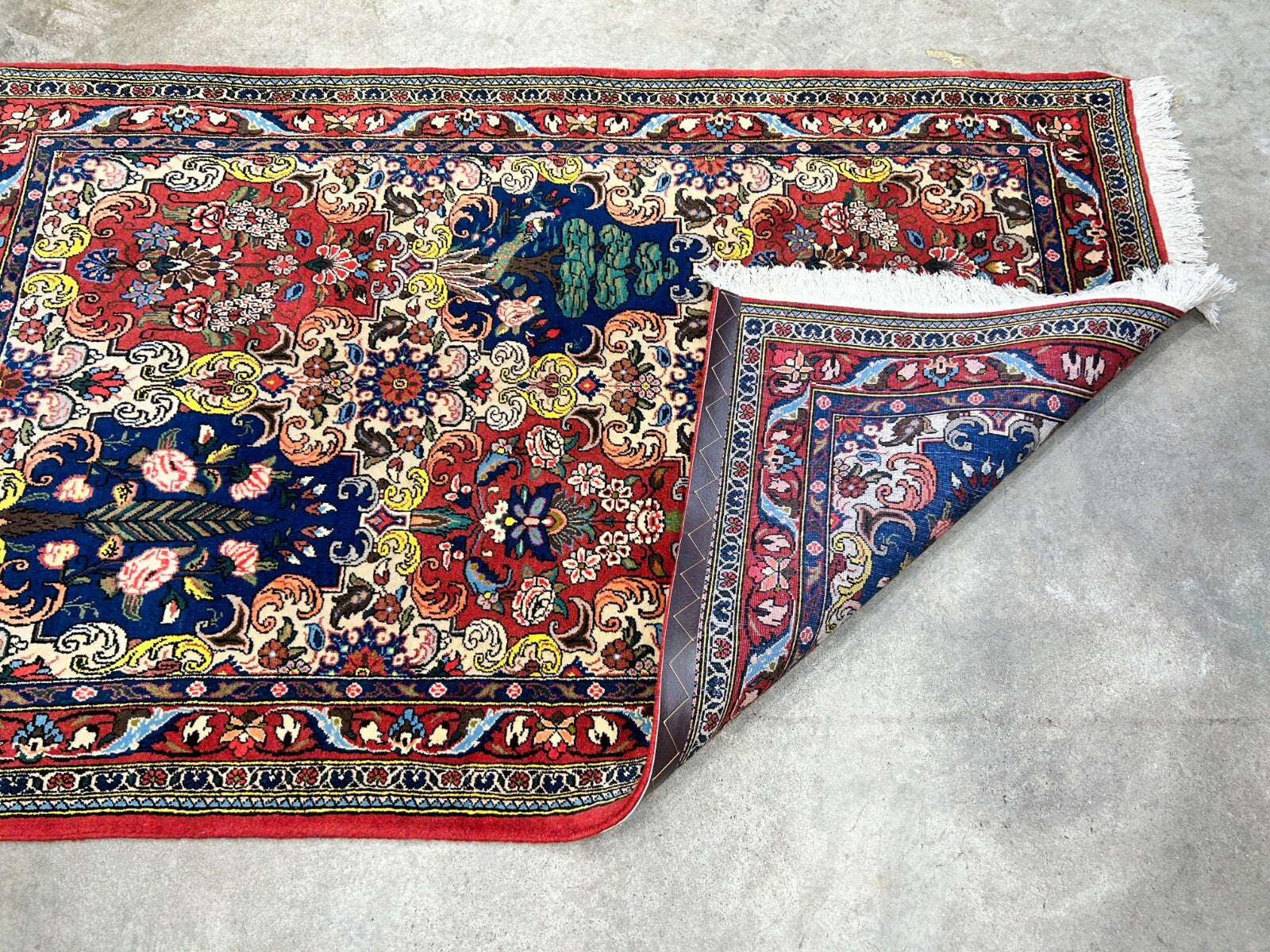 3'5"x5'2" Hand-Knotted 100% Lamb Wool Bakhtiarie Carpet - Area Rug