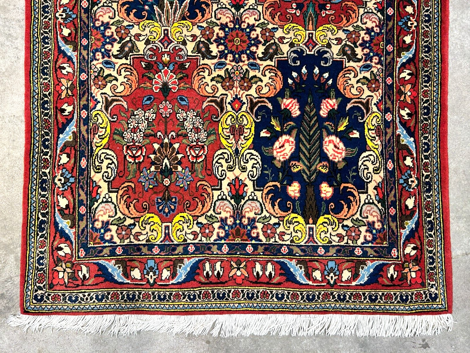 3'5"x5'2" Hand-Knotted 100% Lamb Wool Bakhtiarie Carpet - Area Rug