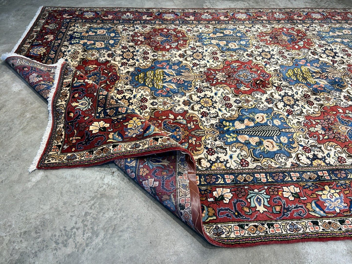 6'10"x10'2" Hand-Knotted 100% Lamb Wool Bakhtiarie Carpet - Area Rug