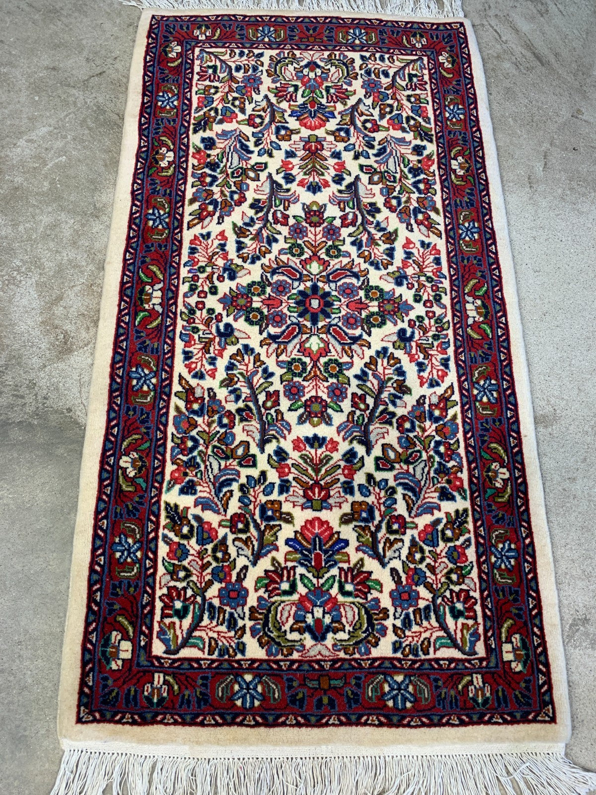 2'4"x4' Hand-Knotted 100% Wool Pile Sarouke Rug