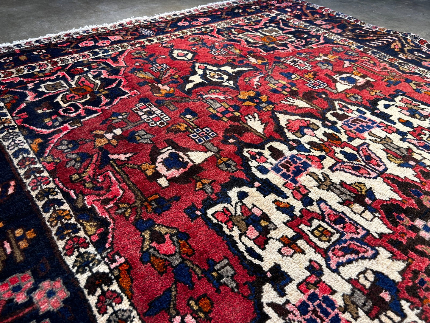 5'2" x 8'5'' Hand-Knotted 100% Wool Bakhtiare Area Rug