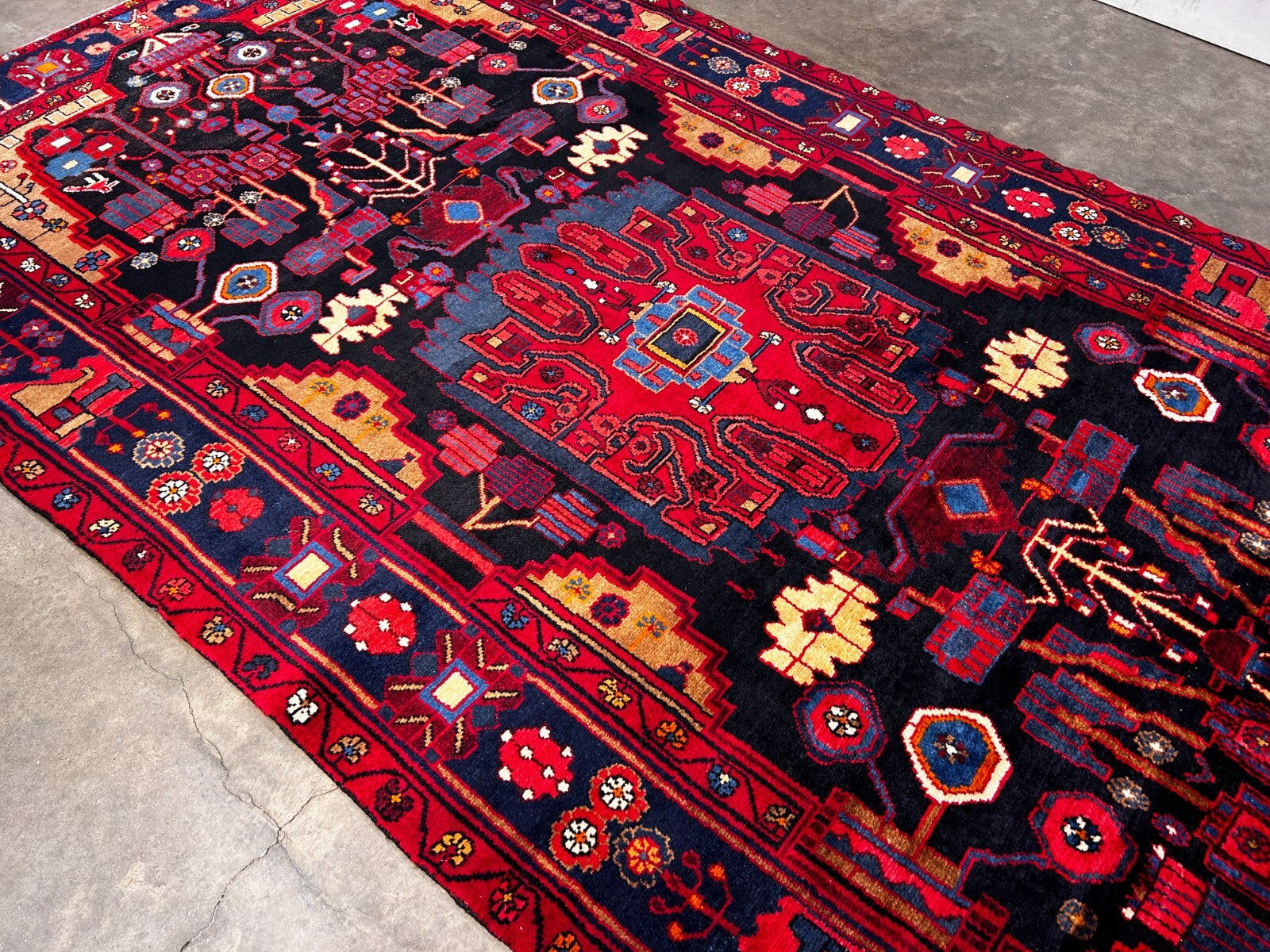 5'4" x 9'9" Hand-Knotted 100% Lamb Wool Pile Nahavande Area Rug