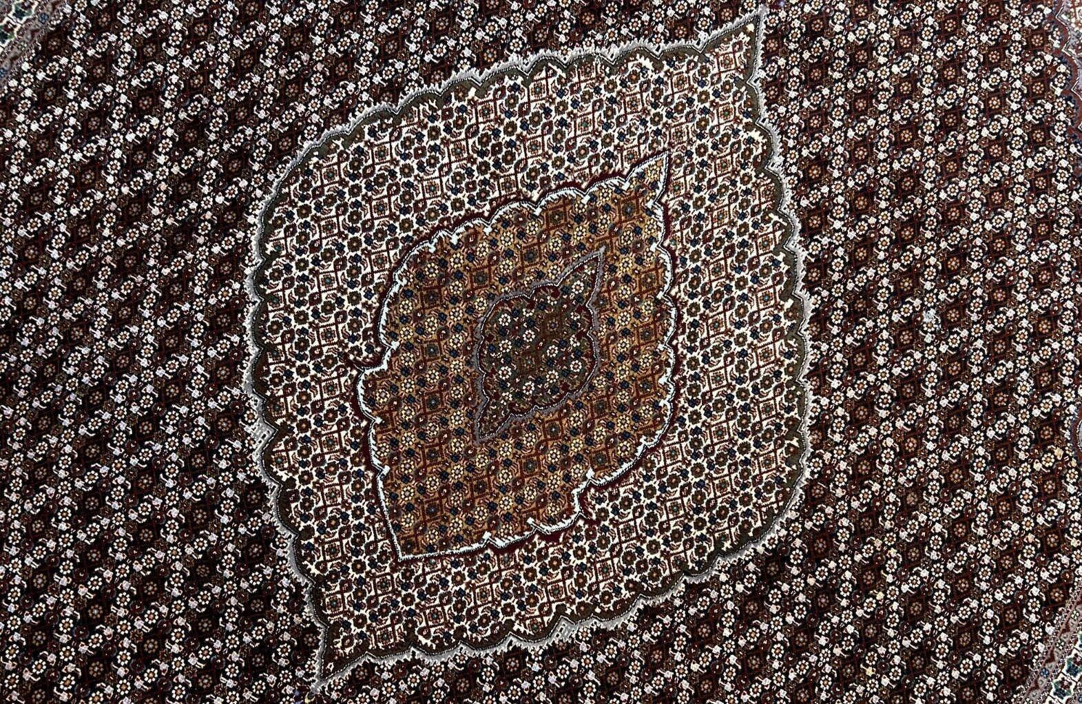 8'4"x11'3" Fine Hand-Knotted Wool & Silk Oriental Rug - Area Carpet