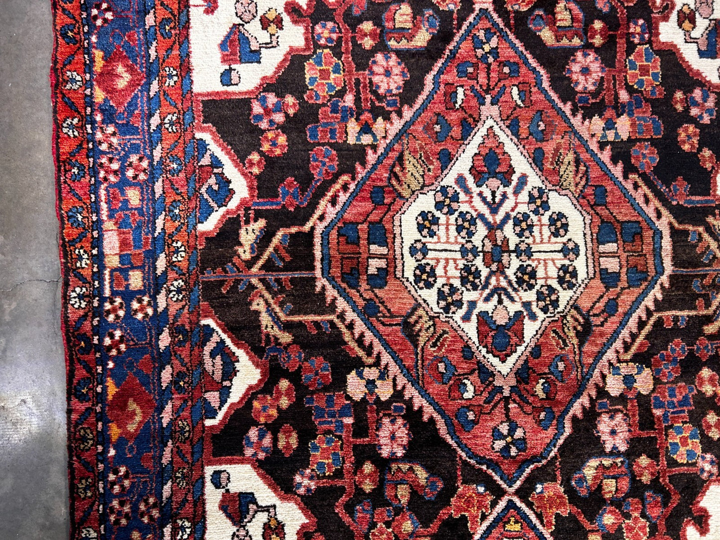 5'4" x 10'4" Hand-Knotted 100% Wool Nahavande Area Rug