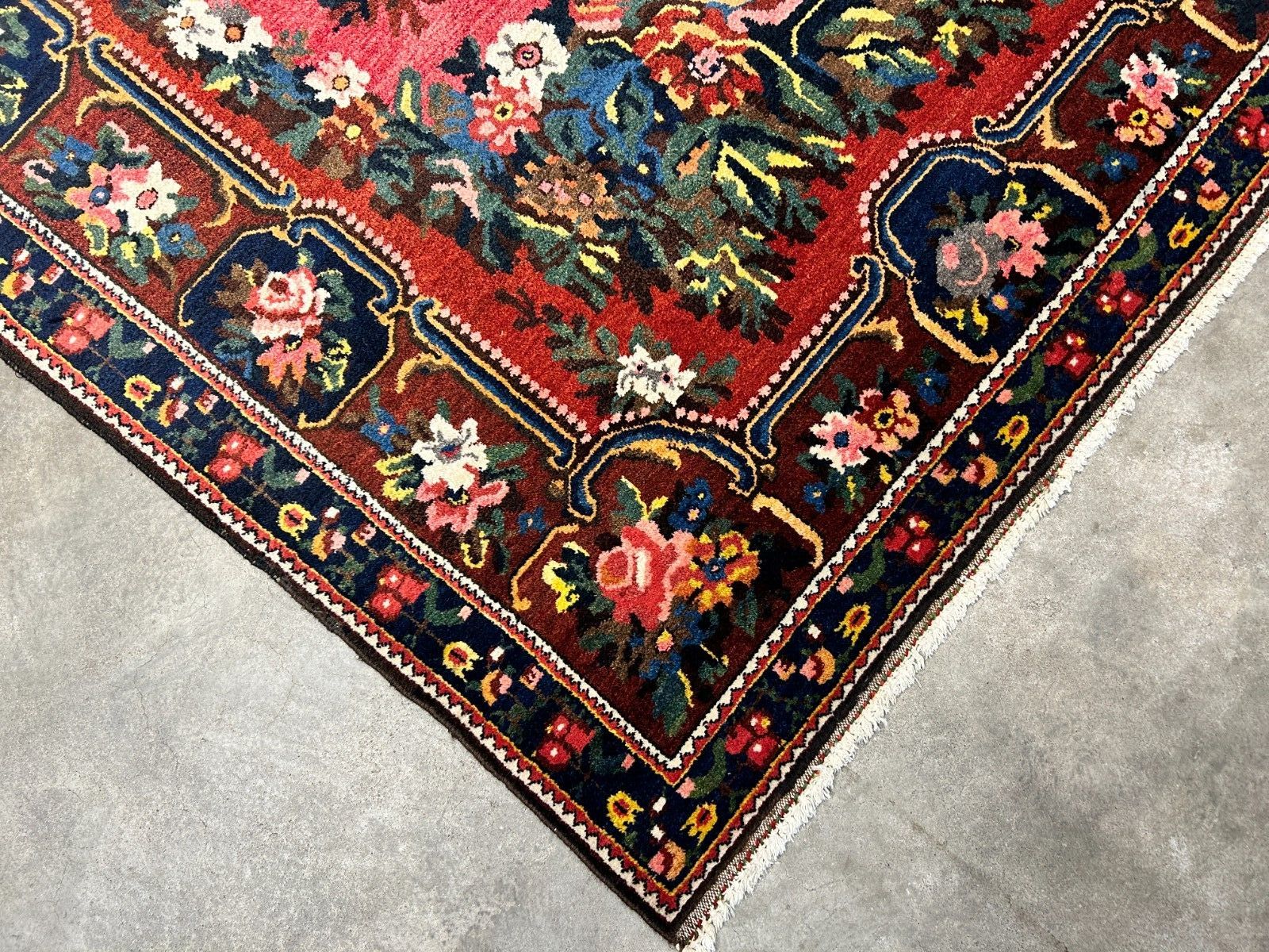 5'2"x8' Hand-Knotted 100% Wool Pile Bakhtiarie Carpet - Area Rug