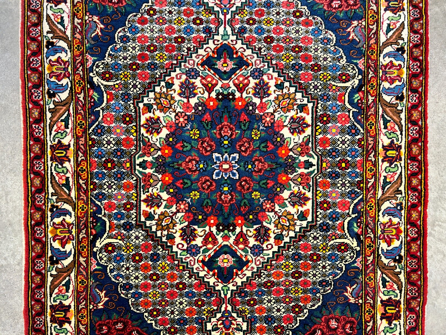 3'5"x5'2" Hand-Knotted 100% Lamb Wool Bakhtiarie Area Rug