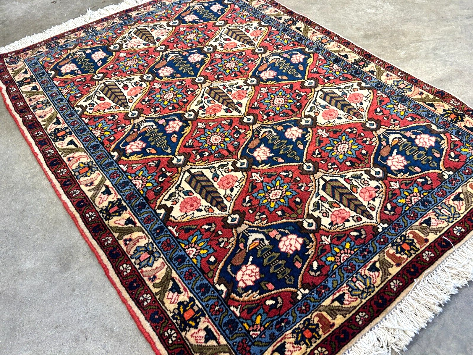 3'3"x4'9" Hand-Knotted 100% Lamb Wool Bakhtiarie Area Rug