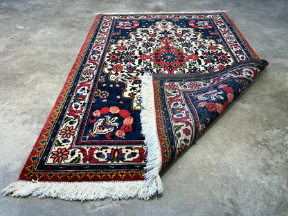 3'5"x5'2'' Hand-Knotted 100% Wool Persiane Bakhtiarie Area Rug