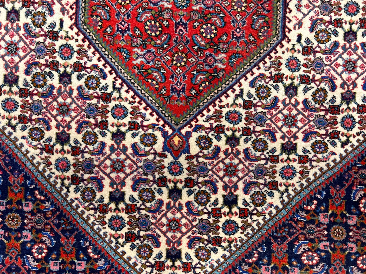3'9"x5'5" Hand-Knotted 100% Wool Pile Bijare Rug