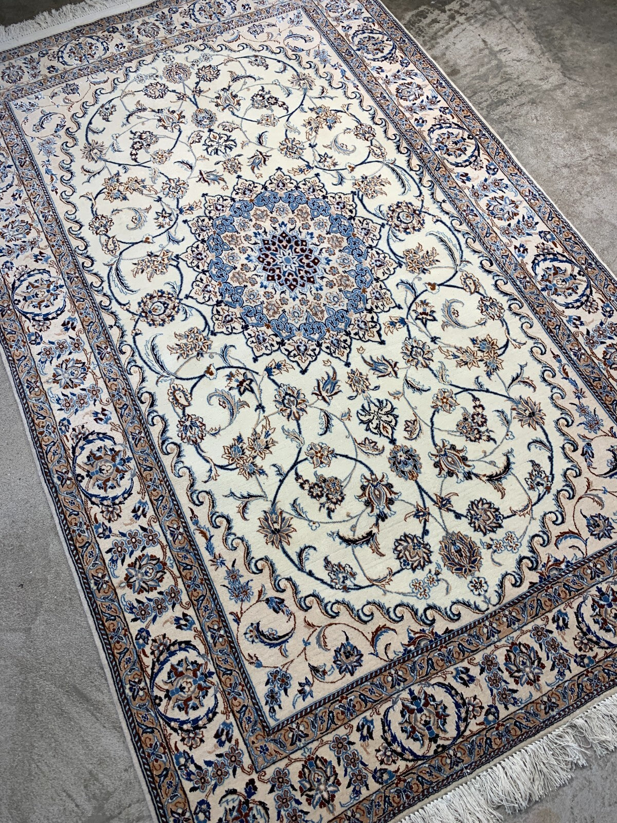 4'4"x6'11" Very Fine Hand-Knotted Wool & Silk Blend Naine Carpet - Area Rug