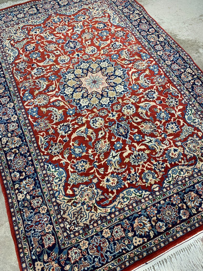 4'11" x 7'10'' Antique Hand-Knotted 100% Wool Pile Isfahane Rug - Carpet