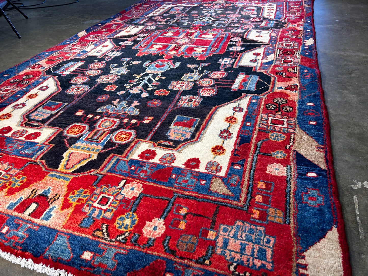 4'8" x 8'6" Hand-Knotted 100% Lamb Wool Pile Nahavande Area Rug