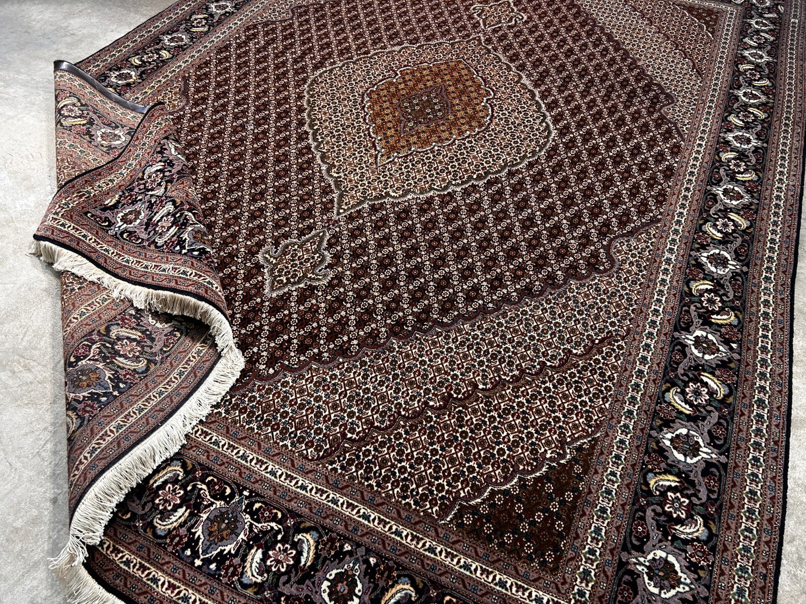 8'4"x11'3" Fine Hand-Knotted Wool & Silk Oriental Rug - Area Carpet