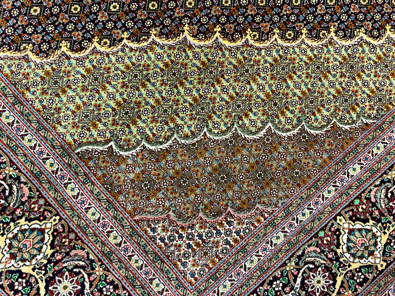 6'8"x10'2" Fine Hand-Knotted Wool & Silk Oriental Tabrize Rug - Area Carpet