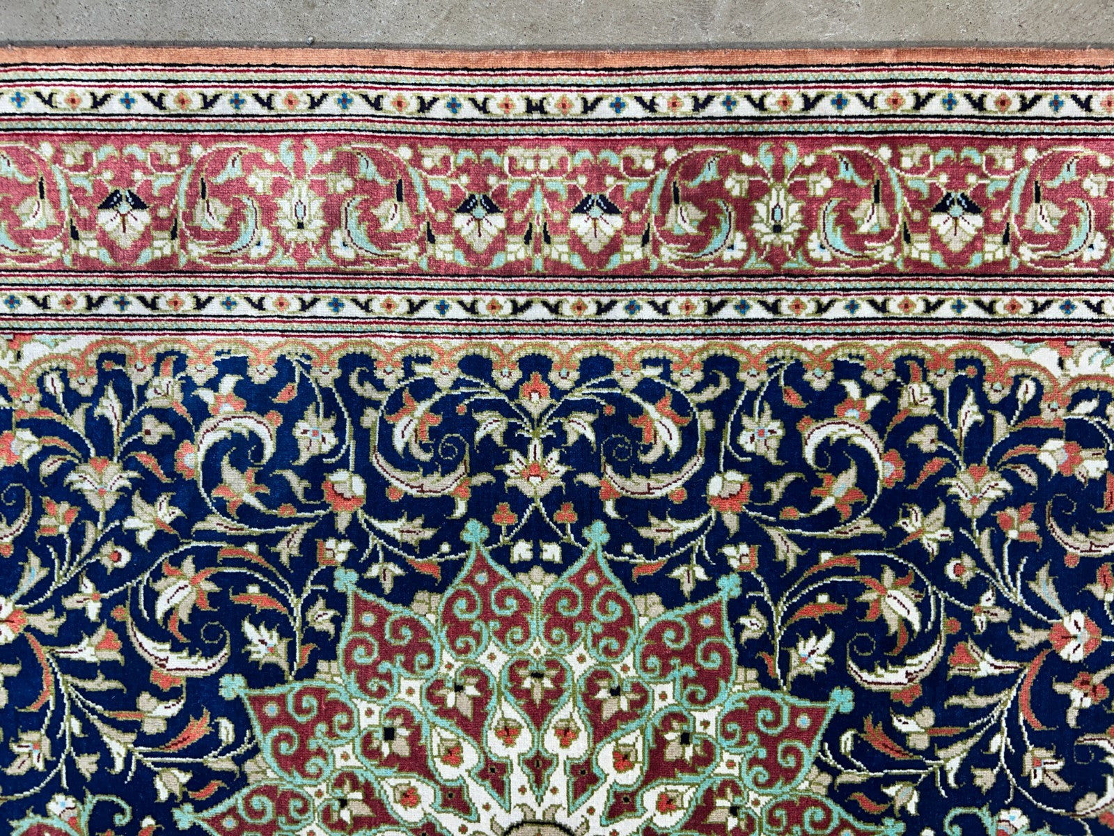 2'8"x4'1" Exquisite Extra-Fine Hand-Knotted 100% Silk Qume Area Rug