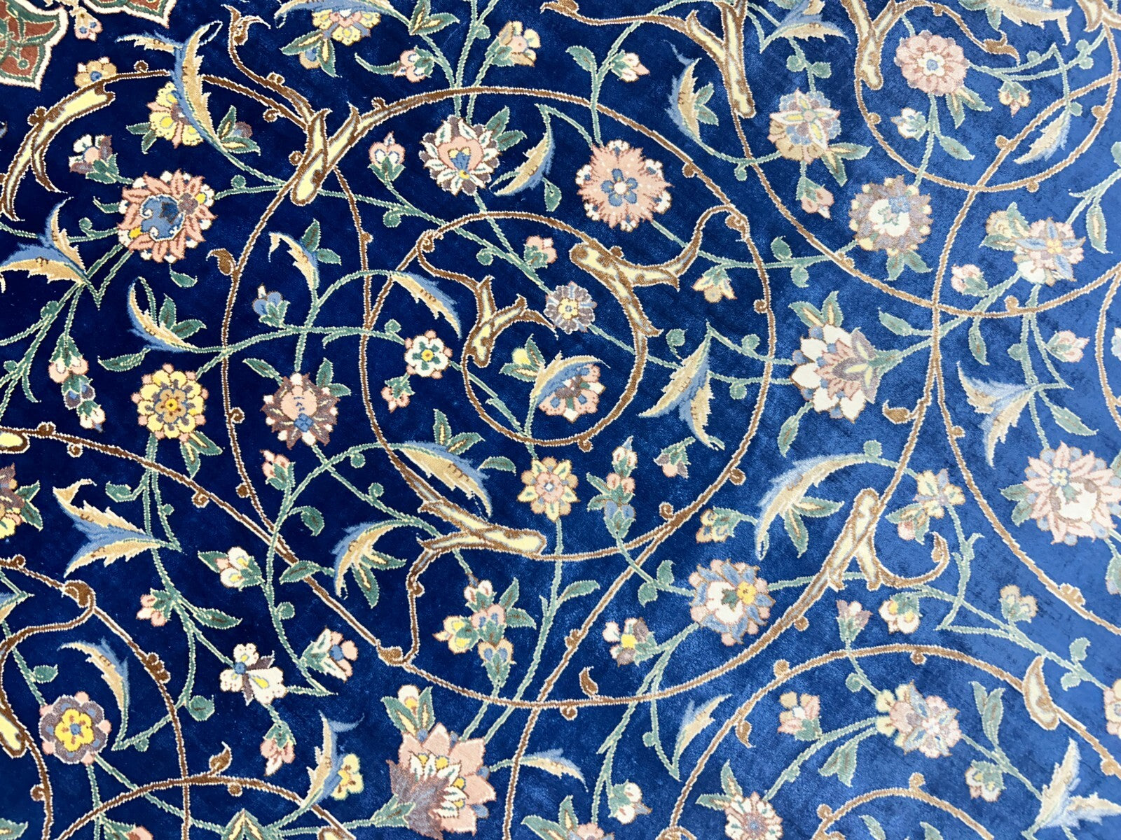 10'1"x13'1" Exquisite Signed Hand-Knotted 100% Silk Qume Rug