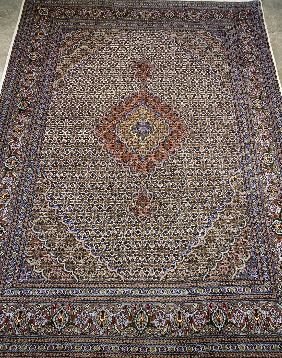 4'9"x6'7" Fine Hand-Knotted Wool & Silk Blend Tabrize Mahi Carpet - Area Rug