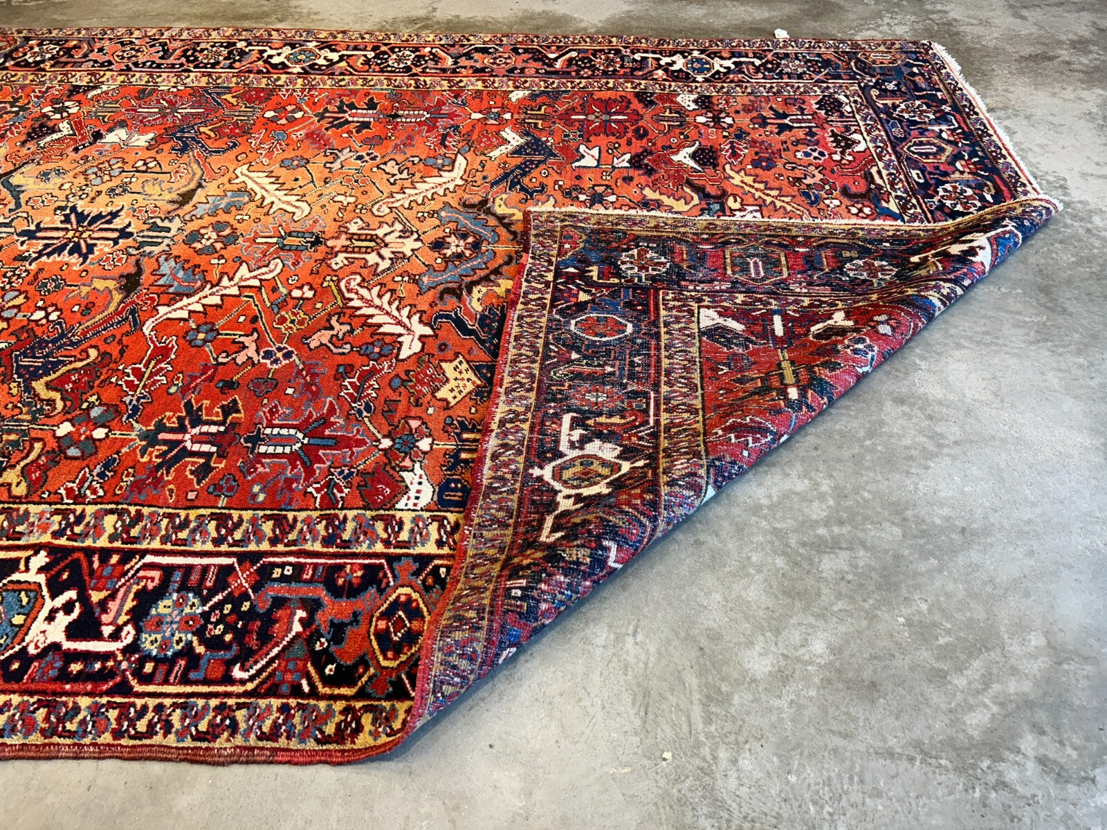 Collector Item - 8'6"x11'4" Antique Fine Wool Herize Hand-Knotted Rug