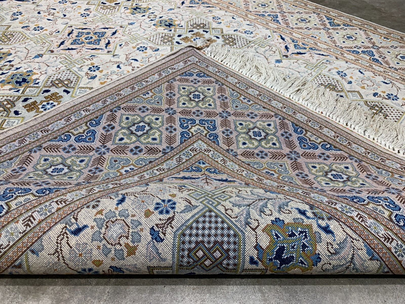 4'4" x 7'1'' Hand-Knotted 100% Wool Pile Kashane Area Rug