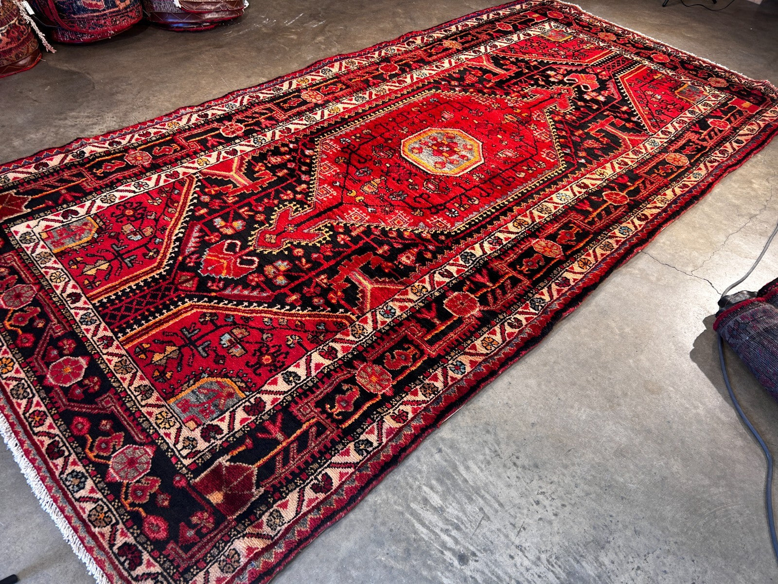 4'10" x 10'0" Hand-Knotted 100% Wool Pile Nahavande Area Rug - Carpet