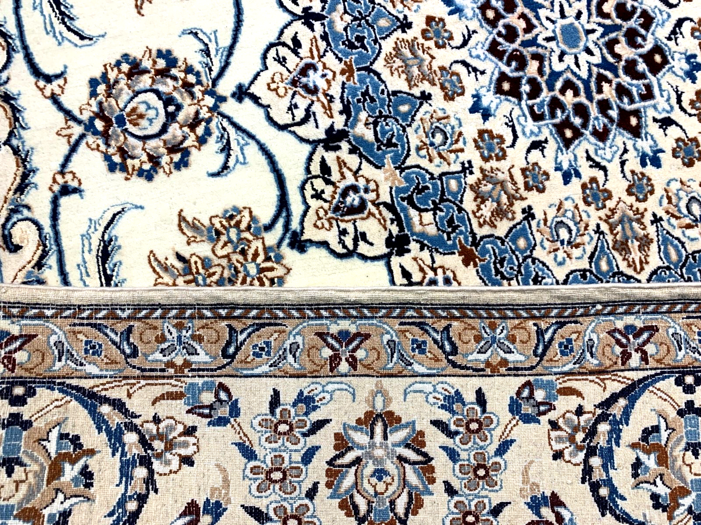 4'4"x6'11" Very Fine Hand-Knotted Wool & Silk Blend Naine Carpet - Area Rug