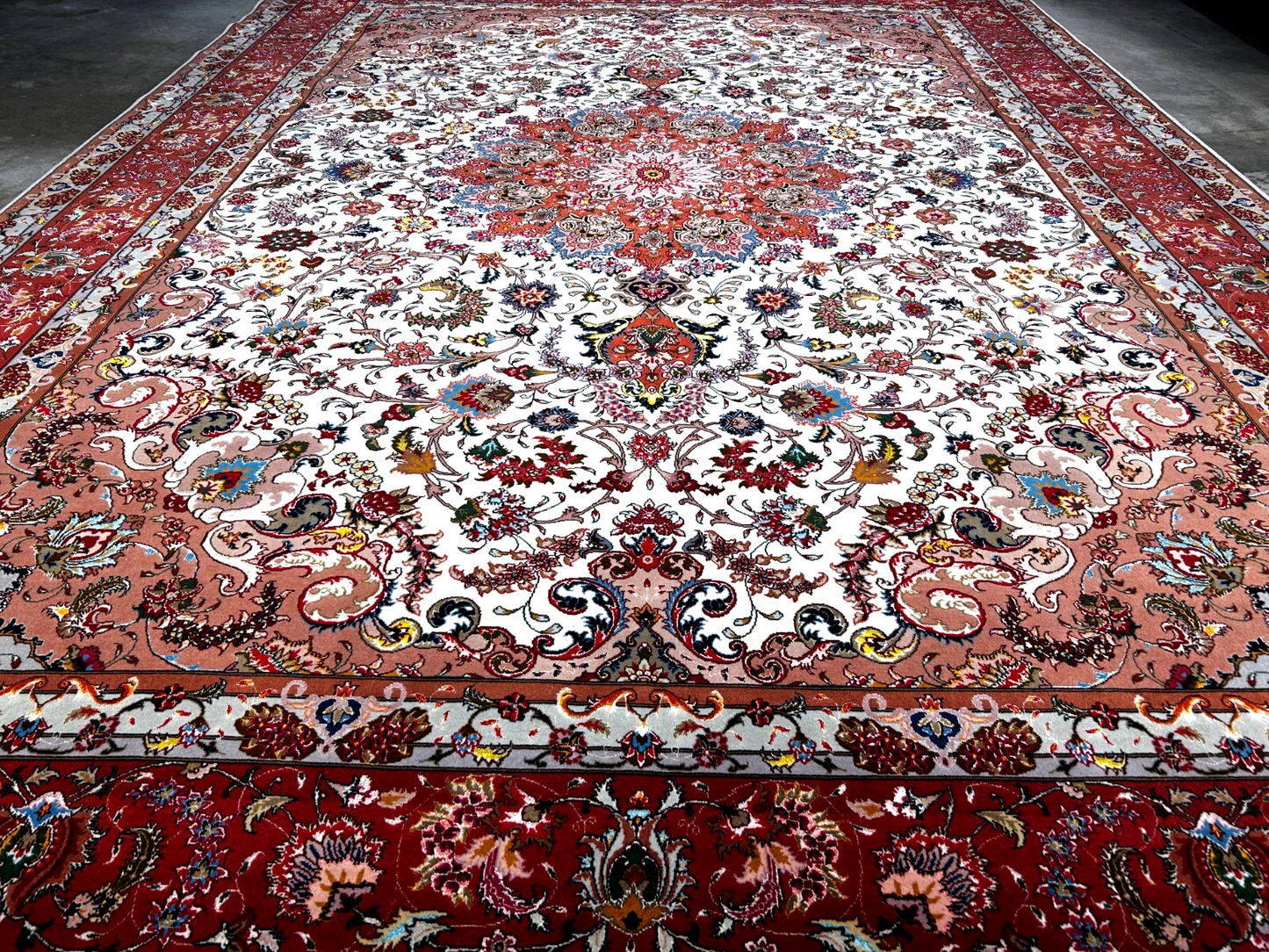 8'4"x11'7'' Very Fine Hand-Knotted Silk & Wool Tabrize Area Rug - Carpet