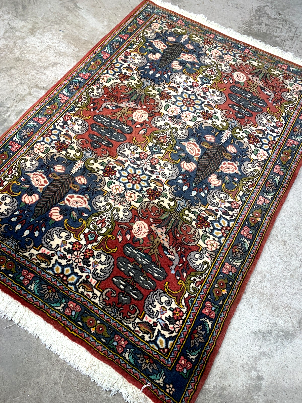 3'5"x5'2'' Hand-Knotted 100% Wool Bakhtiarie Area Rug
