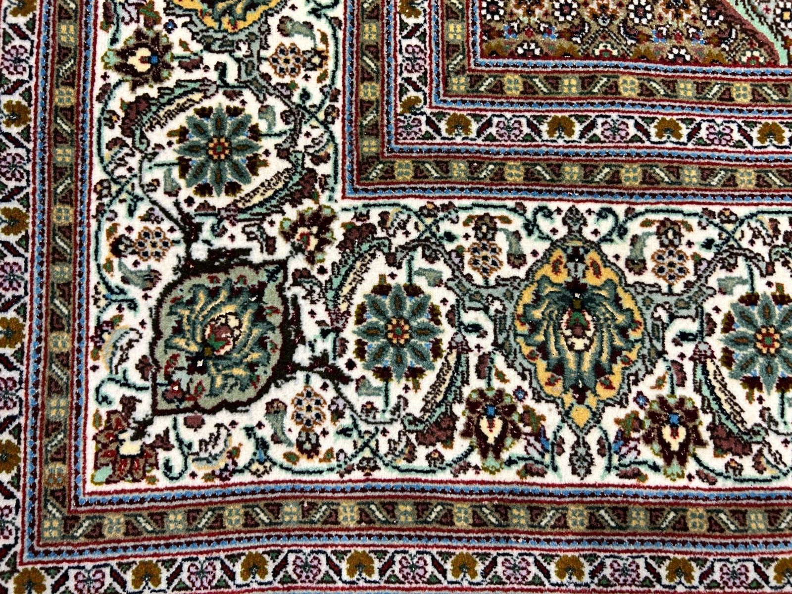 6'10"x10'5" Fine Hand-Knotted Wool & Silk Blend Tabrize Mahi Carpet - Area Rug