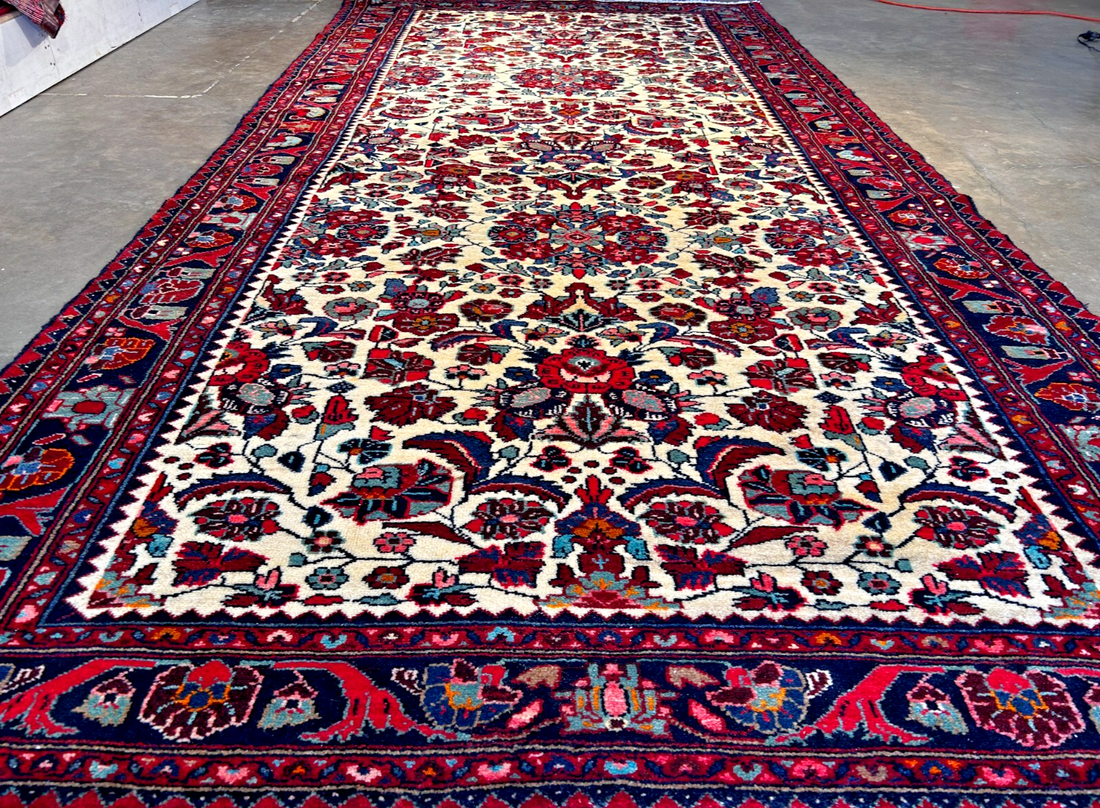 5'2" x 10'11'' Hand-Knotted 100% Lamb Wool Carpet - Hamadane Area Rug