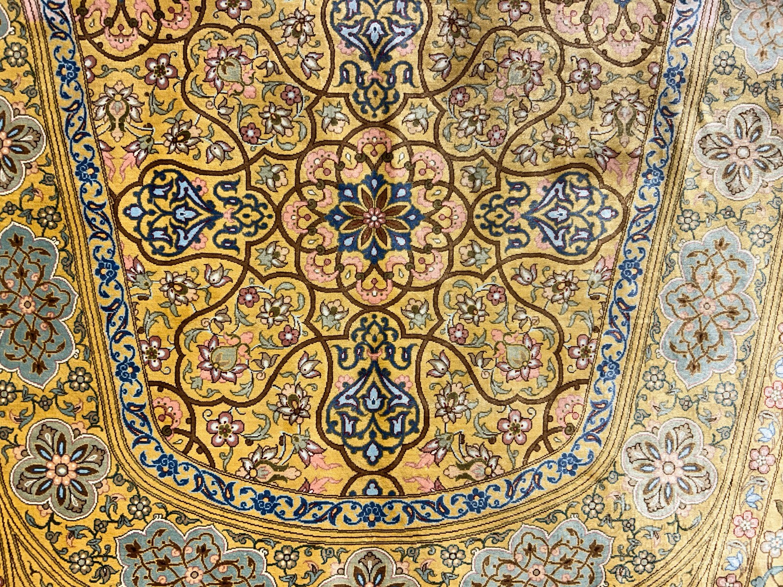 9'8"x12'11" Exquisite Signed Hand-Knotted 100% Silk Qume Rug