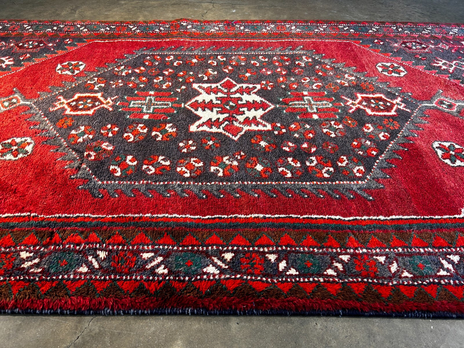 4'2" x 8' Hand-Knotted 100% Lamb Wool Carpet - Hamadane Area Rug
