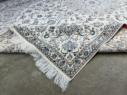 8'4"x12'1" Extra Fine Hand-Knotted Wool & Silk Naine Rug