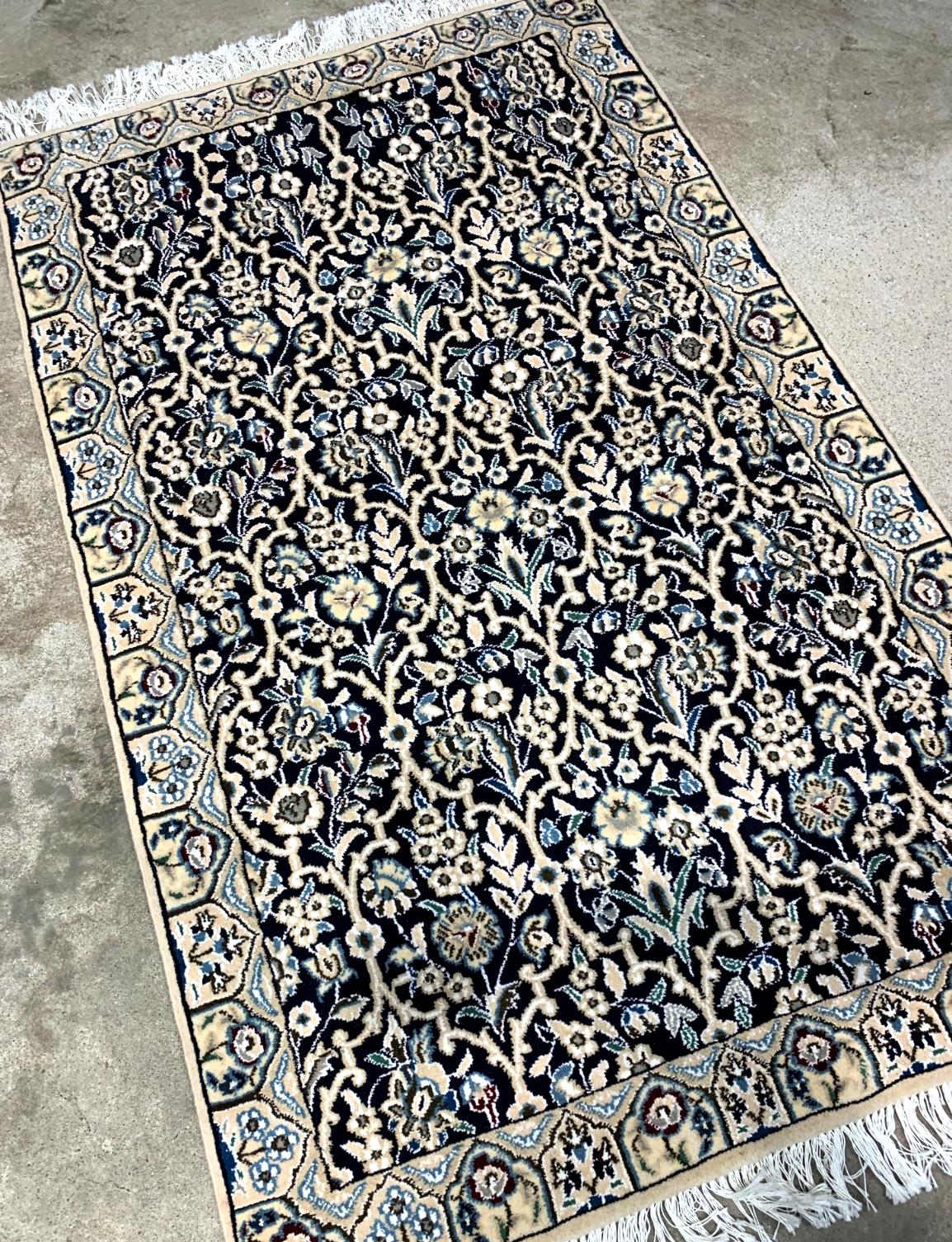 2'8"x4'4'' Fine Hand-Knotted Silk & Wool Pile Naine Area Rug