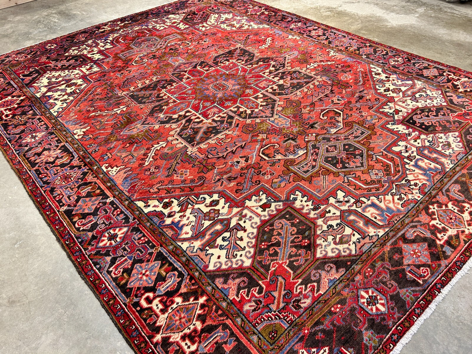 8'9"x11'4" Hand-Knotted 100% Wool Pile Herize Rug
