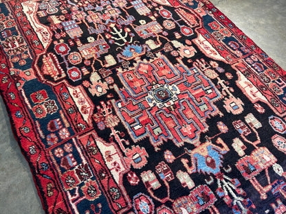 4'9" x 8'8" Hand-Knotted 100% Wool Pile Nahavande Area Rug
