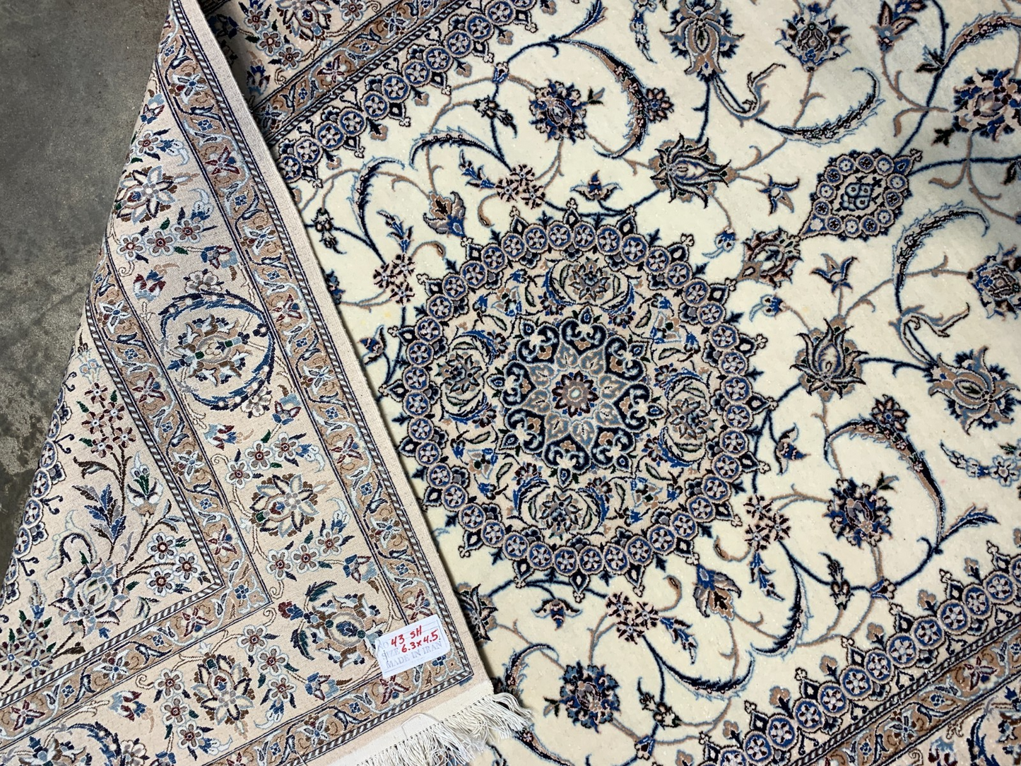 4'4"x6'4" Fine Hand-Knotted Wool & Silk Blend Naine Carpet - Area Rug
