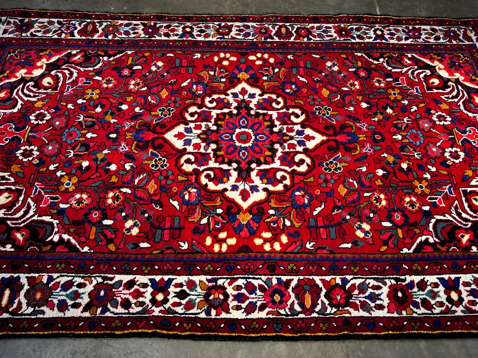 5'7" x 10' Hand-Knotted 100% Wool Pile Bakhtiare Area Rug