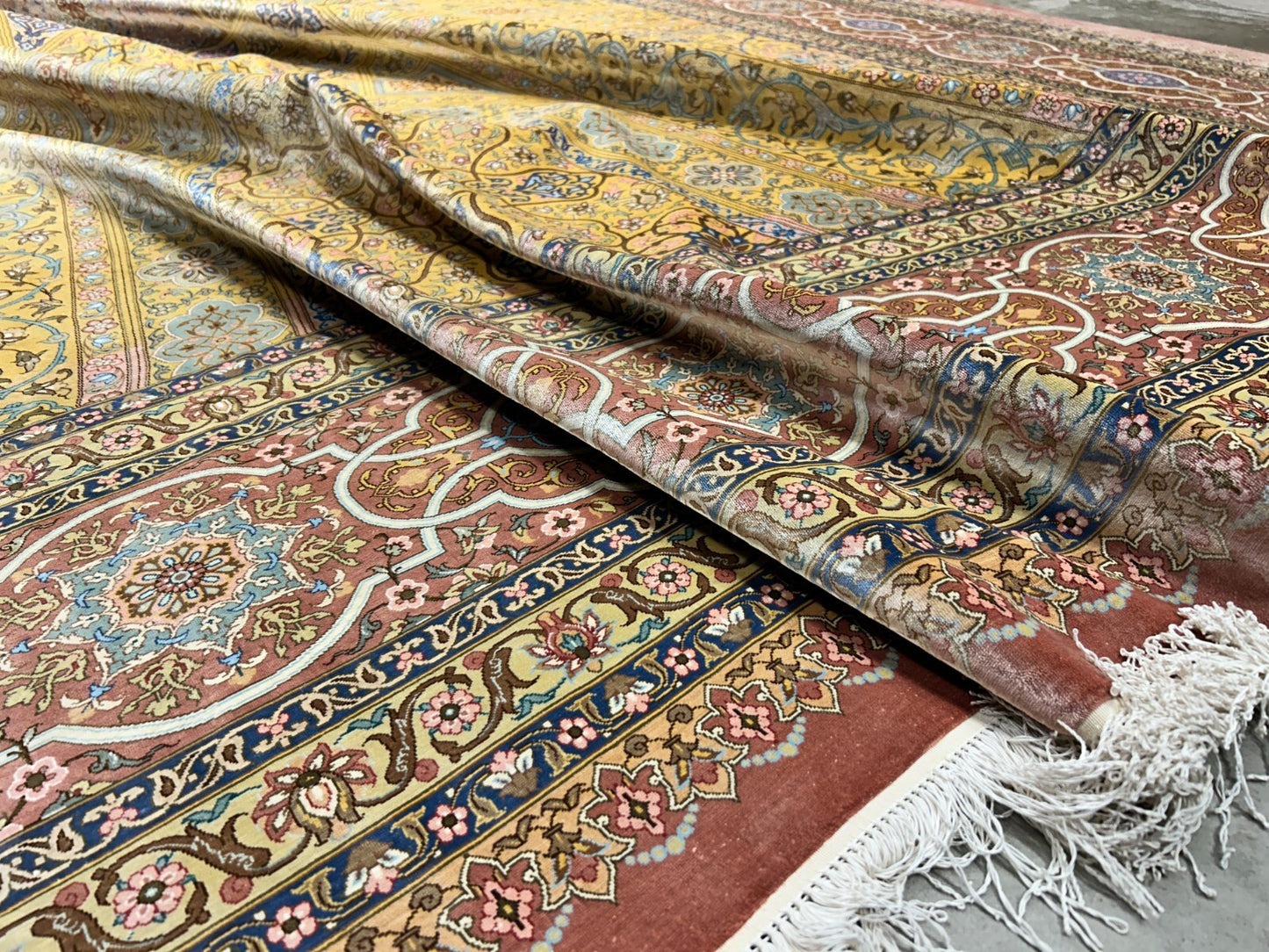 9'8"x12'11" Exquisite Signed Hand-Knotted 100% Silk Qume Rug