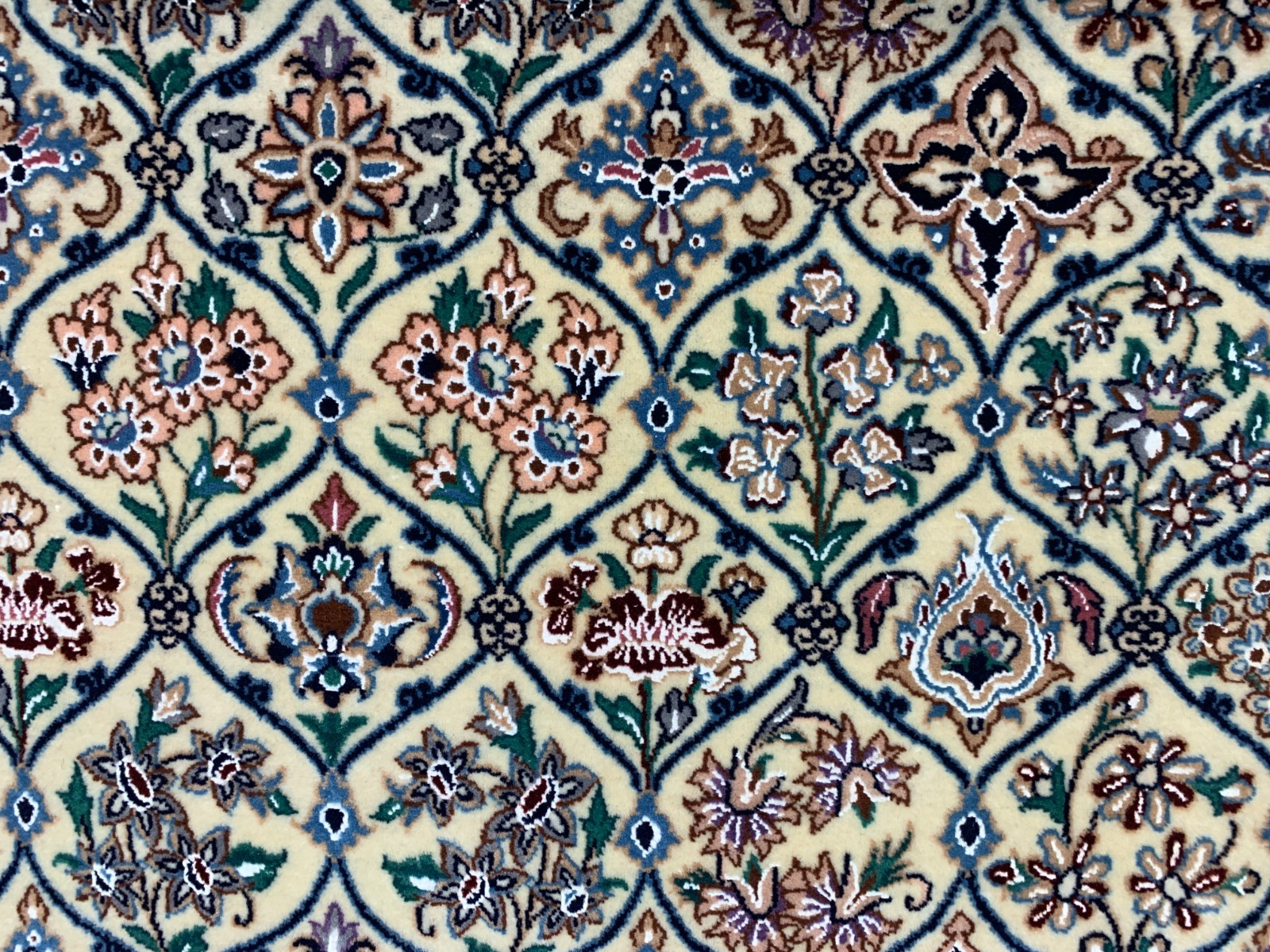 3'2"x4'10'' Very Fine Hand-Knotted Silk & Wool Naine Area Rug - Carpet