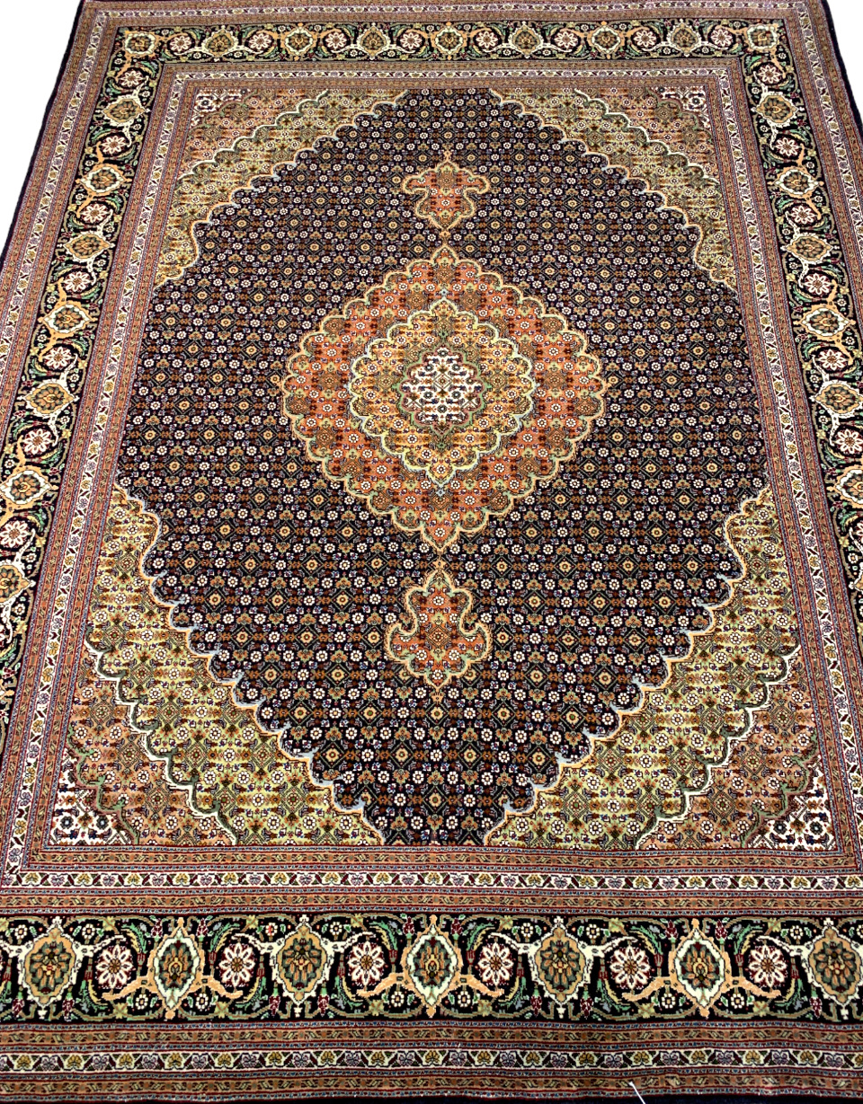 5'6"x6'6" Fine Hand-Knotted Wool & Silk Blend Tabrize Mahi Carpet - Area Rug