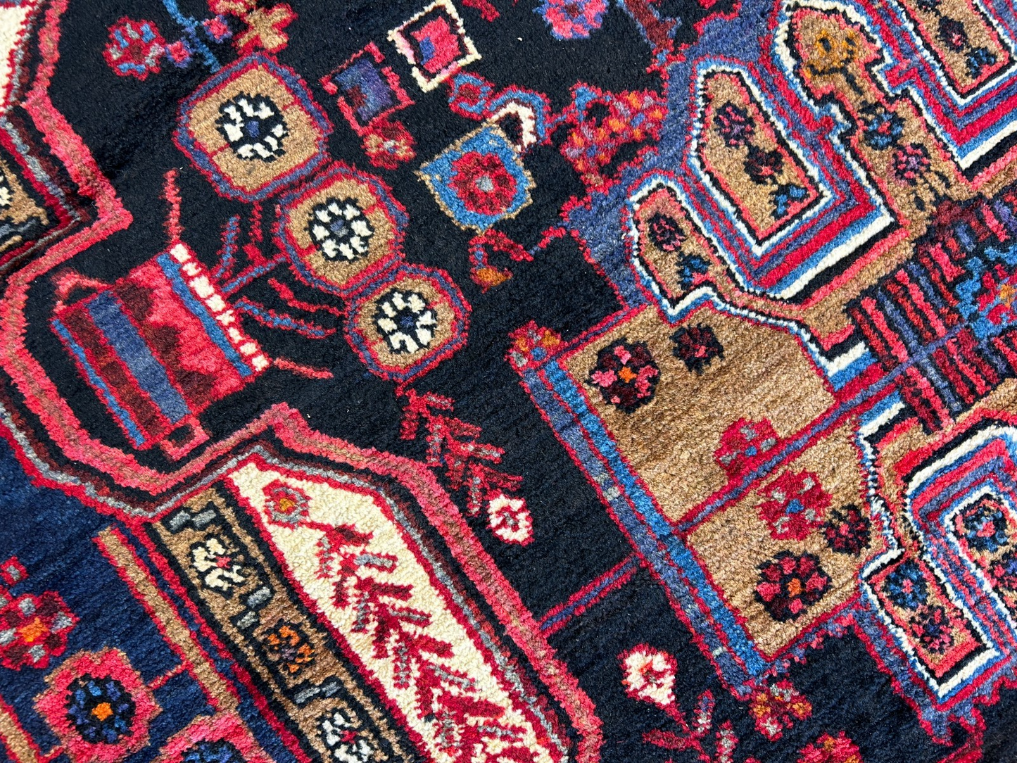 5'3" x 8'1'' Hand-Knotted 100% Lamb Wool Nahavande Area Rug