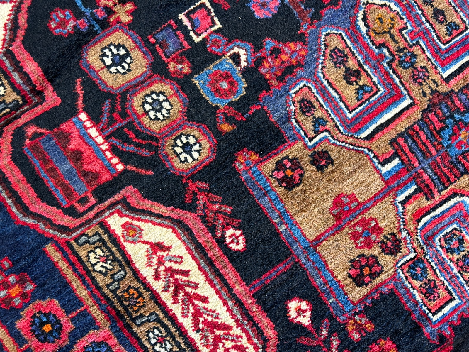 5'3" x 8'1'' Hand-Knotted 100% Lamb Wool Nahavande Area Rug