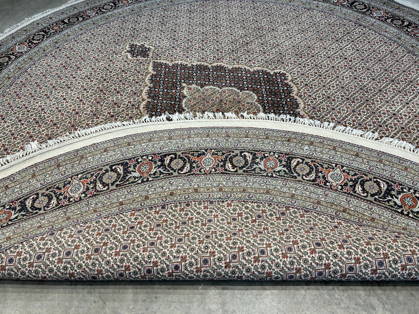 8' Diameter Exquisite Hand-Knotted 100% Wool Pile Oriental Rug